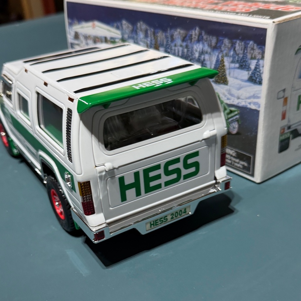 HESS White & Green Sport Utility Vehicle Toy - Picture 4 of 8